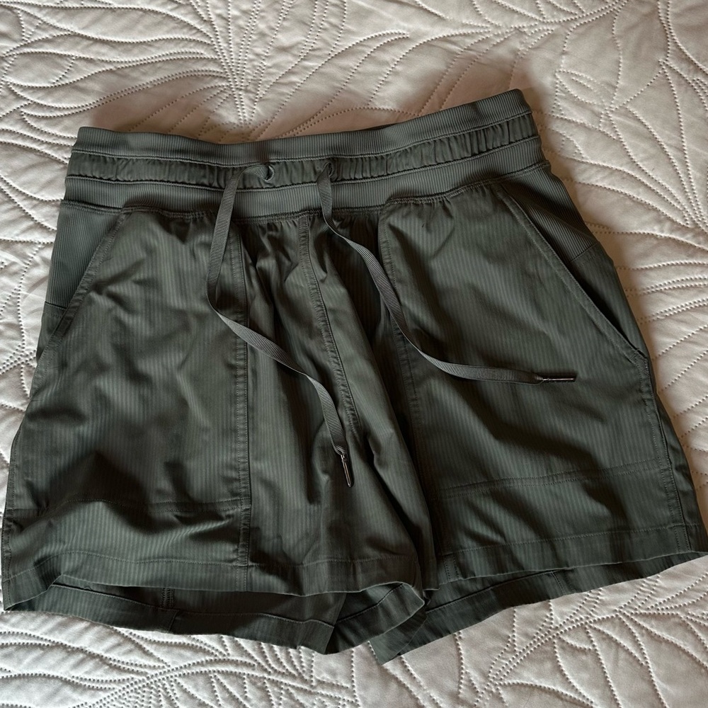 Lululemon- High-rise athletic short